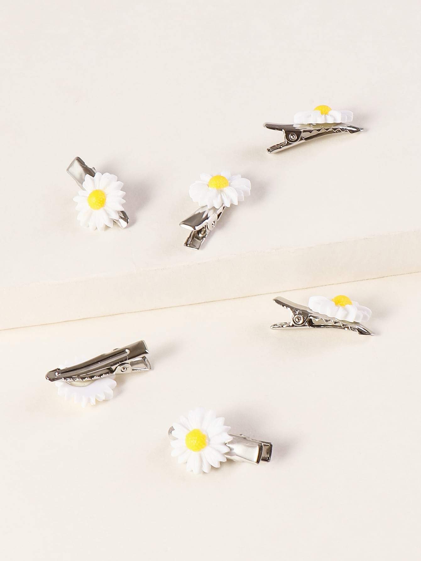 6 pieces Daisy Decor Hair Clip - shopnsave.pk