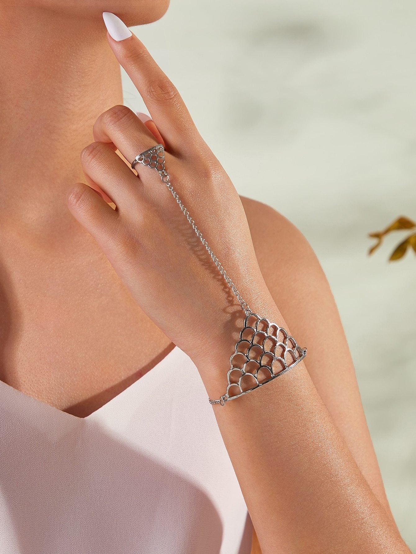 The Diamond Bezel Hand Chain – Alexandra Madison