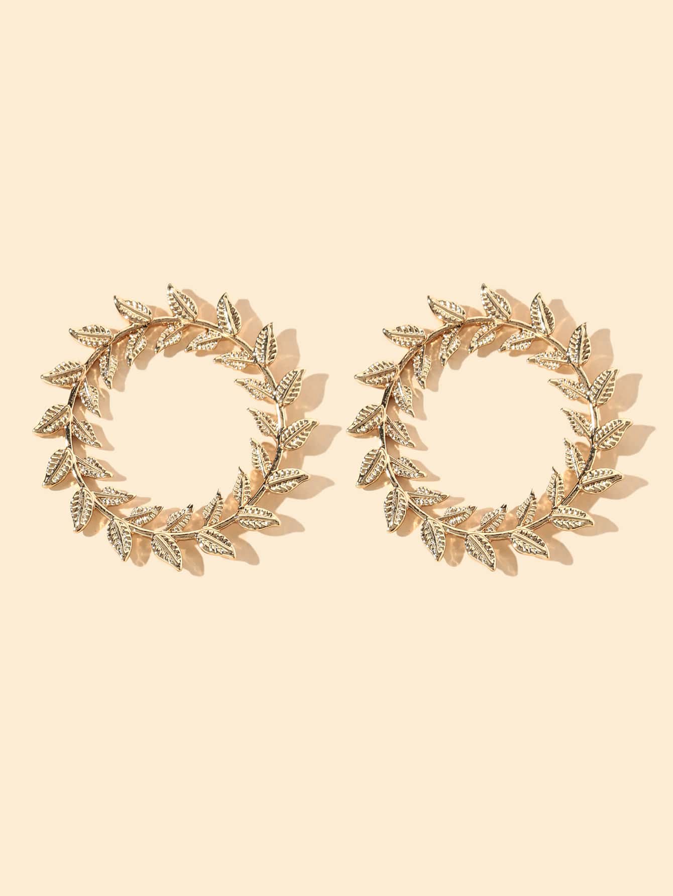 Leaf Design Round Stud Earrings - shopnsave.pk